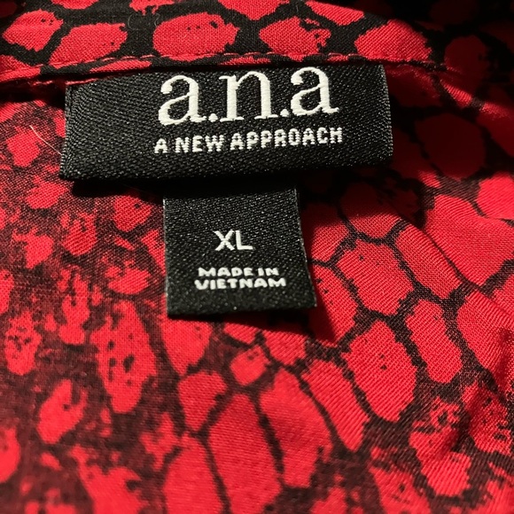 a.n.a Red and Black Notched Collar Cut Out Top - Picture 4 of 10